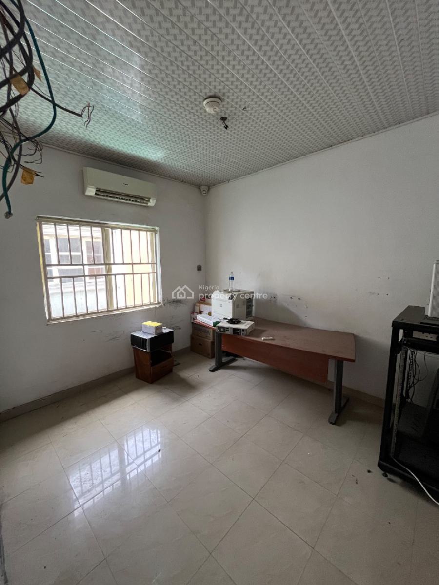 Self Serviced 3 Bedrooms Office Space with 3 Toilets, Lekki Phase 1, Lekki, Lagos, Office Space for Rent