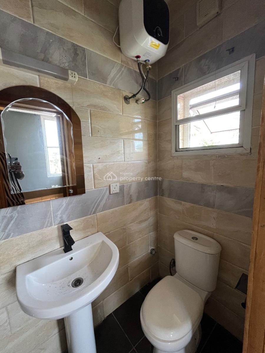 Standard 2 Bedrooms Apartment, Lekki Phase 1, Lekki, Lagos, Flat / Apartment for Rent