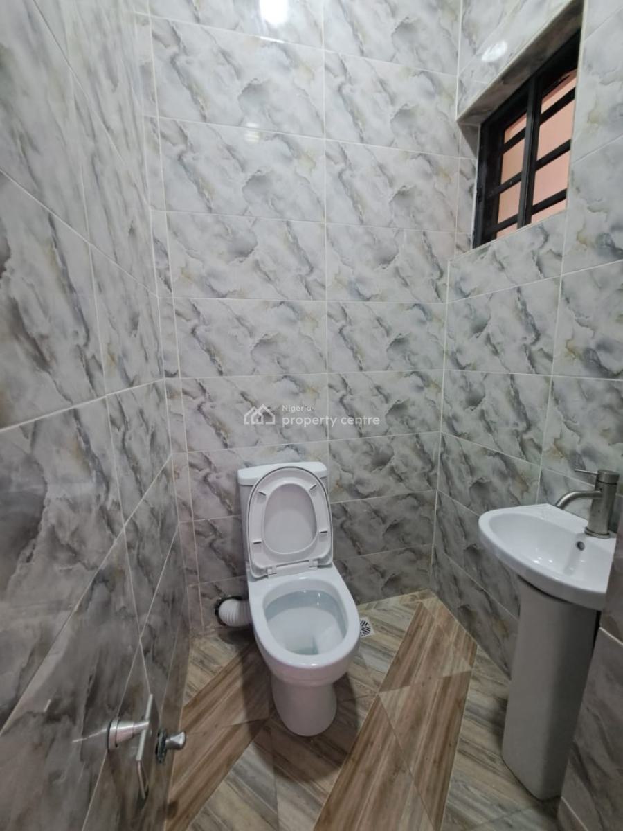 Spacious 2 Bedroom Apartment, Lekki Phase 1, Lekki, Lagos, Flat / Apartment for Rent