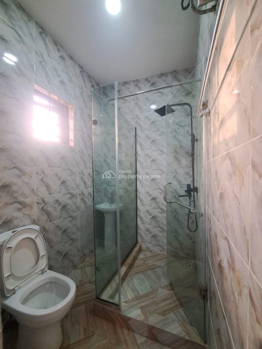Spacious 2 Bedroom Apartment, Lekki Phase 1, Lekki, Lagos, Flat / Apartment for Rent