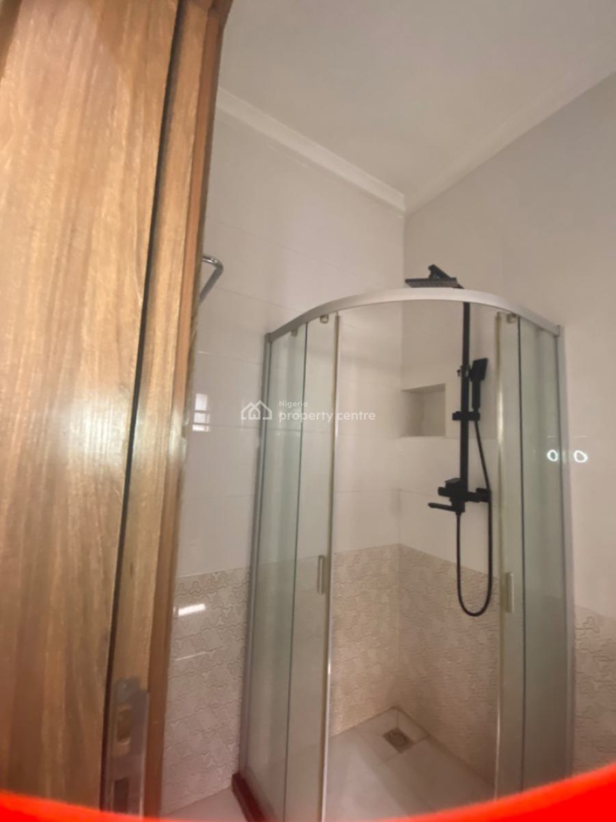 Luxury Serviced 3 Bedrooms Apartment with Bq, Upstairs, Lekki Phase 1, Lekki, Lagos, Flat / Apartment for Rent