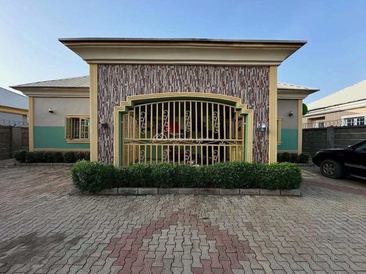 Tastefully Built 3 Bedroom Bungalow with Bq, Lugbe District, Abuja, Detached Bungalow for Sale