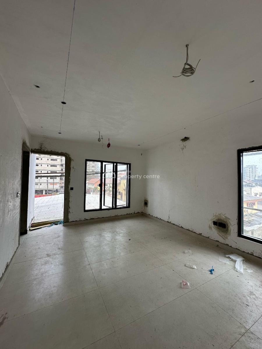 Aesthetically Pleasing 1,3 Bedroom Apartment  with Swimming Po, Victoria Island (vi), Lagos, Flat / Apartment for Sale