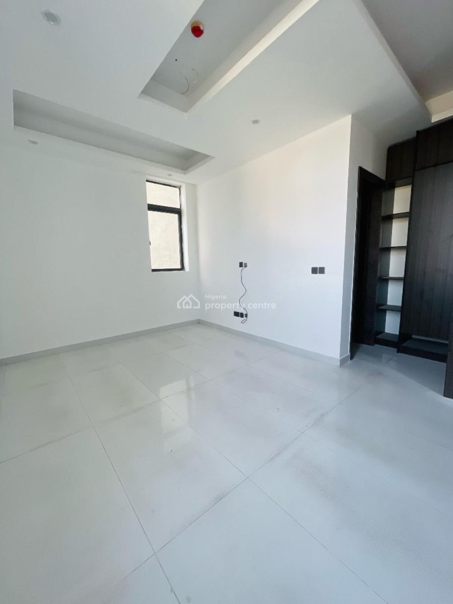 Absolutely 2 Bedroom Apartment with Communal Swimming Pool, Elevator, Lekki Phase 1, Lekki, Lagos, Flat / Apartment for Sale