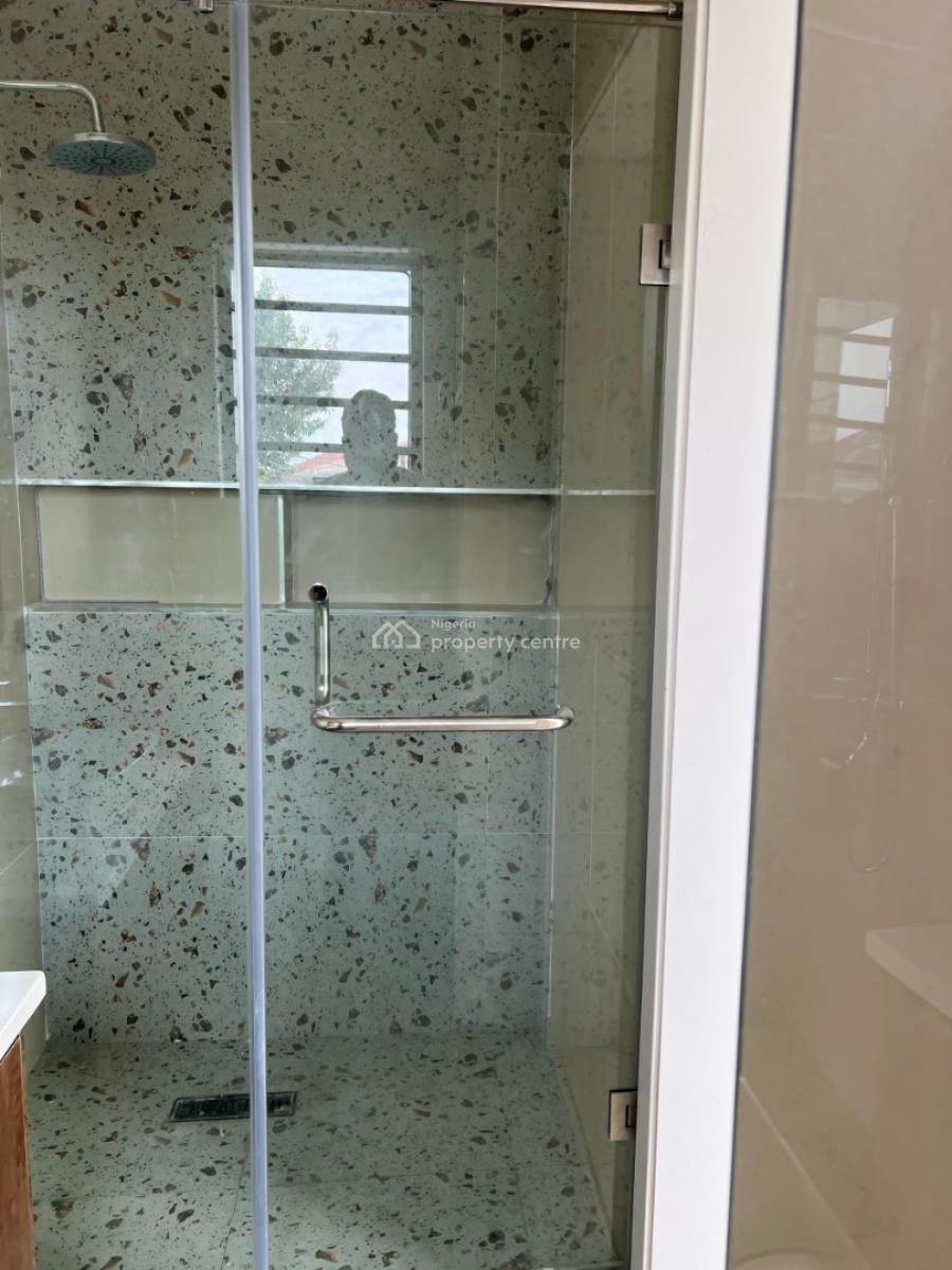 Luxurious 3 Bedroom Apartment with Communal Pool, Gym, Elevator and Bq, Secured Place, Lekki Phase 1, Lekki, Lagos, Flat / Apartment for Sale