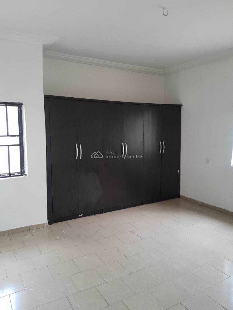 Clean 2 Bedroom Flat, Aminu-kano Crescent, Wuse 2, Abuja, Flat / Apartment for Rent