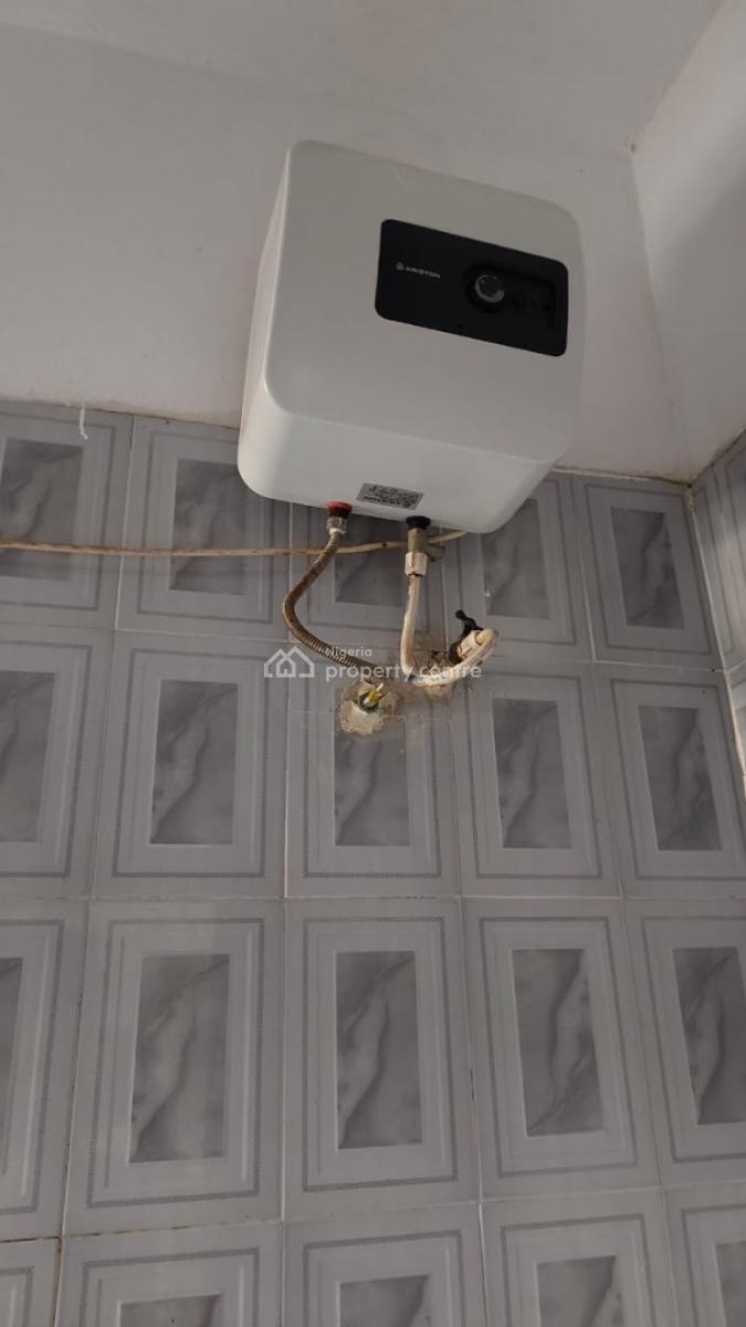 Clean and Spacious Room( Upstairs) with Wardrobe in a Shared Apartmen, Osapa, Lekki, Lagos, Self Contain (single Rooms) for Rent