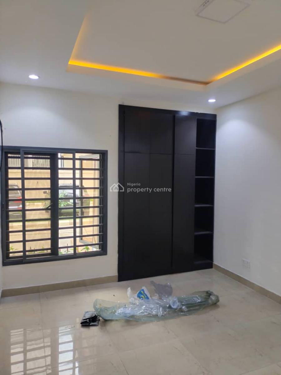 4 Bedroom Flat Is Available  in a Well Secured Estate, Old Ikoyi, Ikoyi, Lagos, Flat / Apartment for Sale