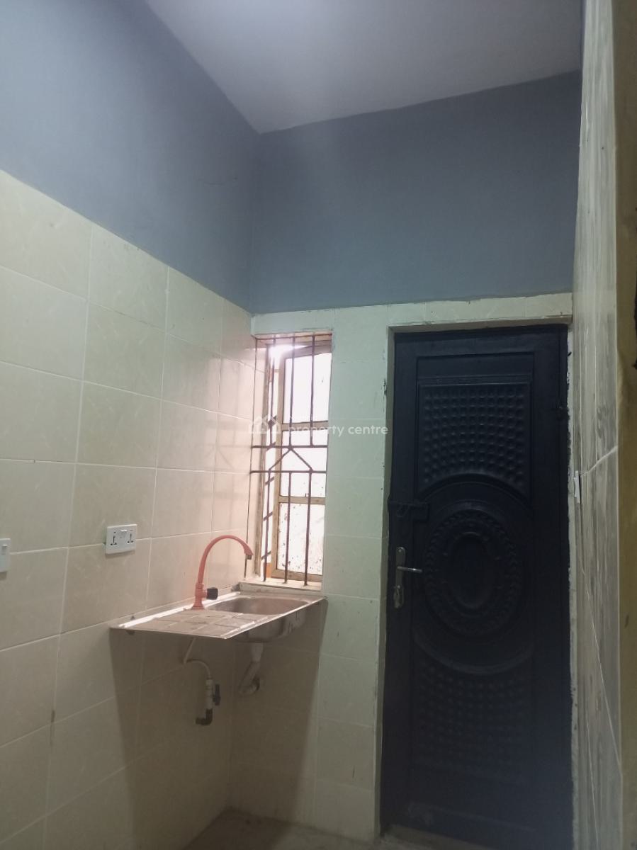 Newly Built 3 Bedrooms, Bucknor Estate, Isolo, Lagos, Flat / Apartment for Rent