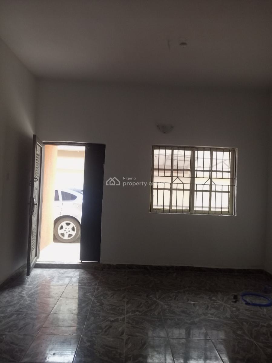 Newly Built 3 Bedrooms, Bucknor Estate, Isolo, Lagos, Flat / Apartment for Rent
