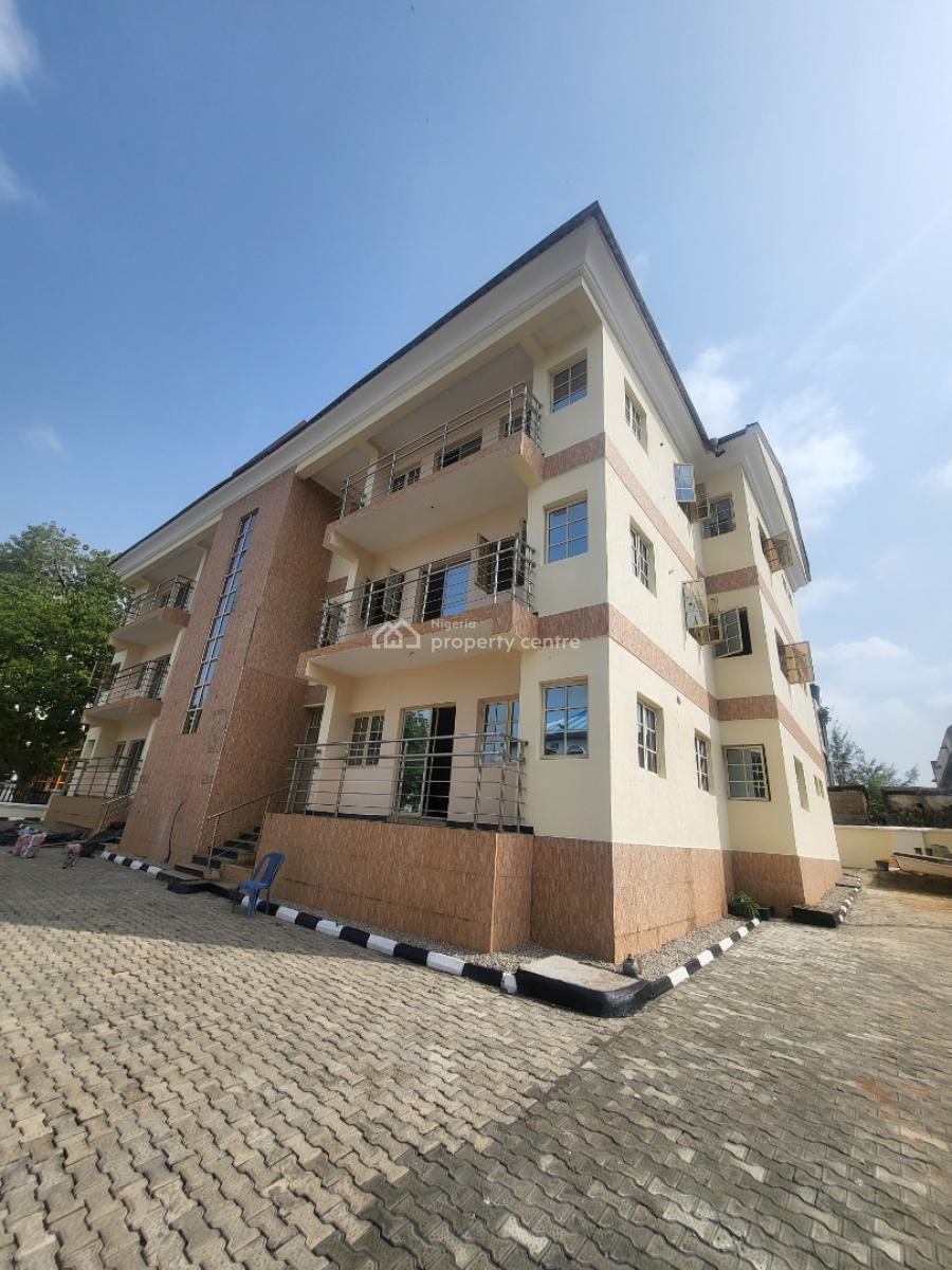 Luxurious Massive 3 Bedroom Flat, By Dhq, Area 11, Garki, Abuja, Flat / Apartment for Rent