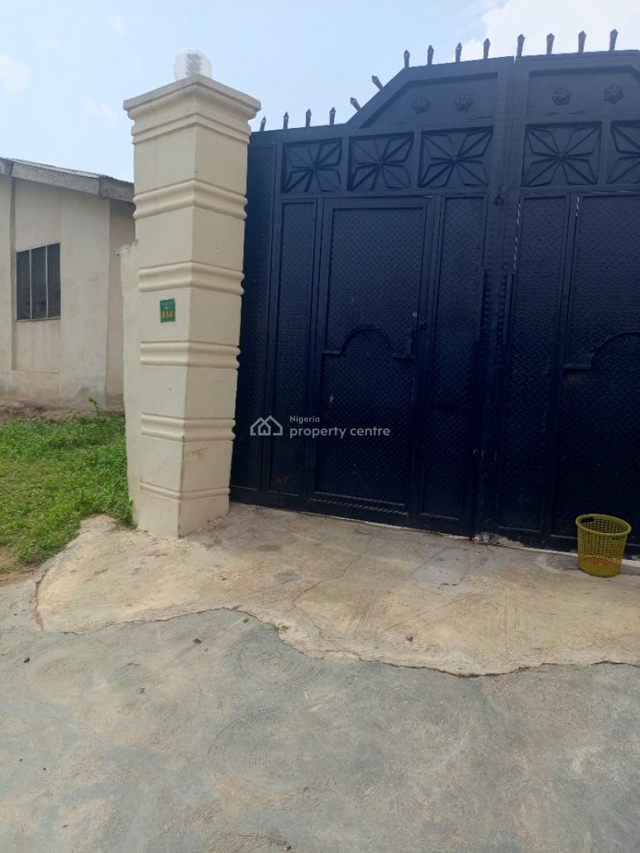 4 Units of Room and Parlour Self Contain with Borehole and Full Pop, Airport, Alakia, Ibadan, Oyo, Block of Flats for Sale