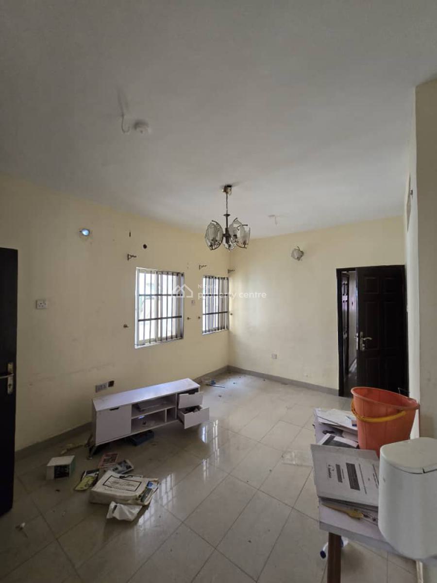 3 Bedroom Flat, Very Good Location, Omole Phase 2, Ikeja, Lagos, Flat / Apartment for Rent