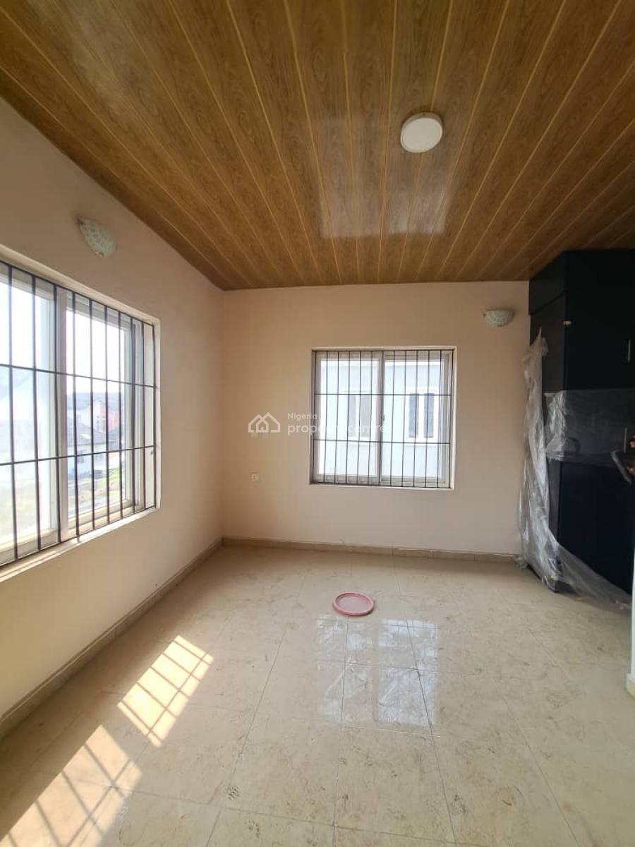Distress 4 Bedrooms Terraced Duplex with Boys Quarter, Diamond Estate, By Shoprite, Sangotedo, Ajah, Lagos, Terraced Duplex for Sale