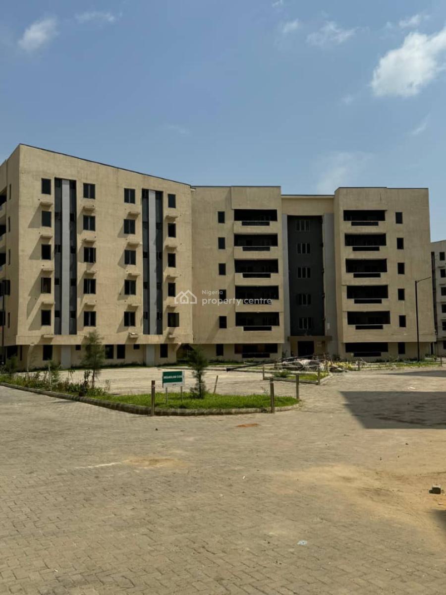 Well Built 2 Bedroom Apartment, Surulere, Surulere, Lagos, Block of Flats for Sale