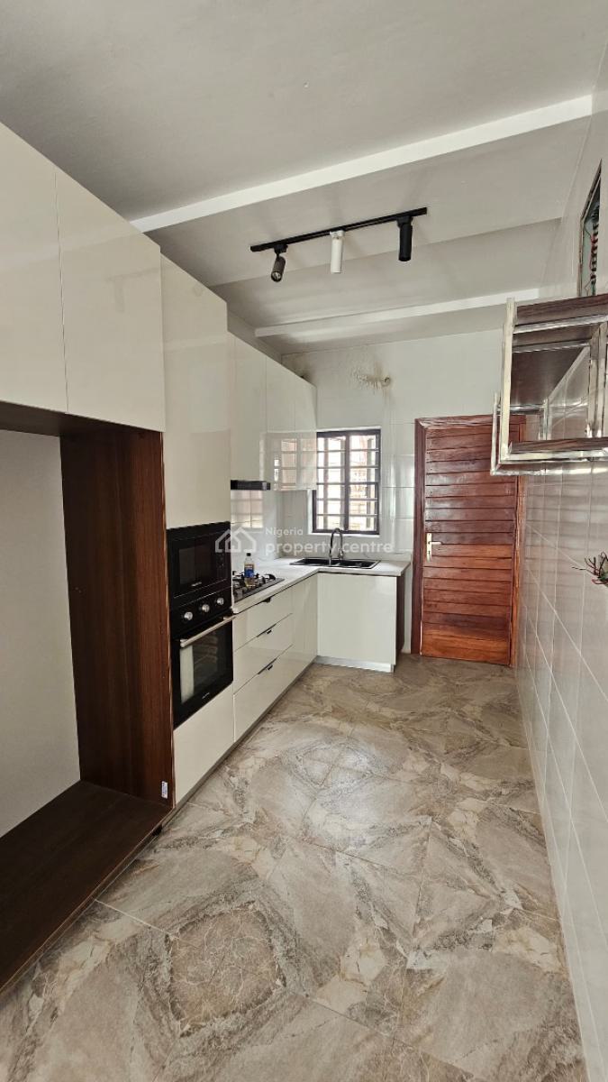 Newly Built 3 Bedroom Apartment with a Bq in a Secure Location., Lekki Phase 1, Lekki, Lagos, Block of Flats for Sale