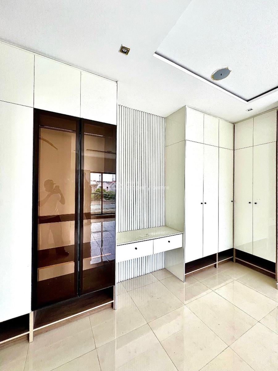 Luxury 3 Bedroom Apartment with Pool  & Gym, Very Serene and Secured Neighborhood, Lekki Phase 1, Lekki, Lagos, Flat / Apartment for Sale
