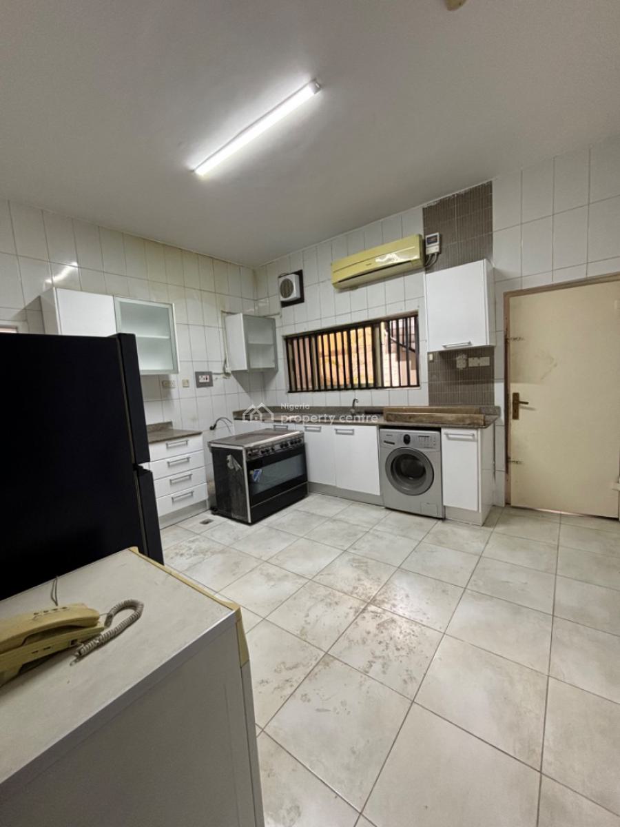 Nice & Spacious 3 Bedroom Apartment with Bq, Pool and Mini Play Ground, Off Admiralty, Lekki Phase 1, Lekki, Lagos, Flat / Apartment for Rent