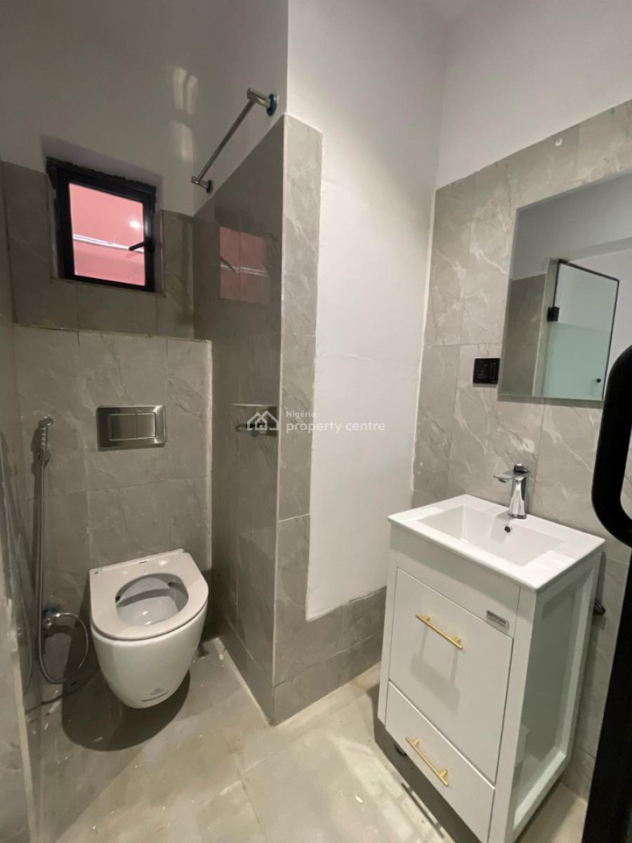 Serviced 3 Bed Penthouse +bq with Elevator, Pool, Lekki Phase 1, Lekki, Lagos, Flat / Apartment for Sale