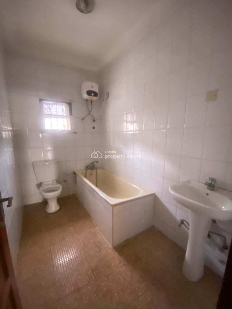 Decent 3 Bedroom Apartment (upstairs), Off Admiralty Way, Lekki Phase 1, Lekki, Lagos, Flat / Apartment for Rent