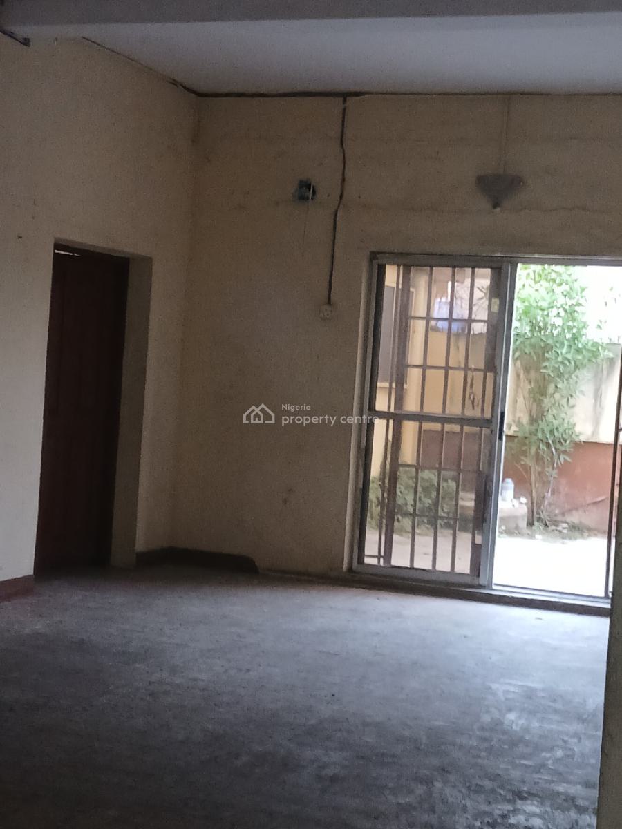 Massive Executive 4 Bedrooms, Yaba, Lagos, Flat / Apartment for Rent