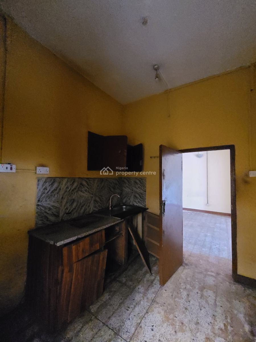 a 4 Bedroom Standard Apartment (ground Floor), Abule Oja, Yaba, Lagos, Flat / Apartment for Rent