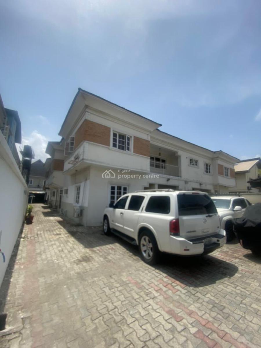 Decent 3 Bedroom Apartment ( Upstairs), Lekki Phase 1, Lekki, Lagos, Flat / Apartment for Rent
