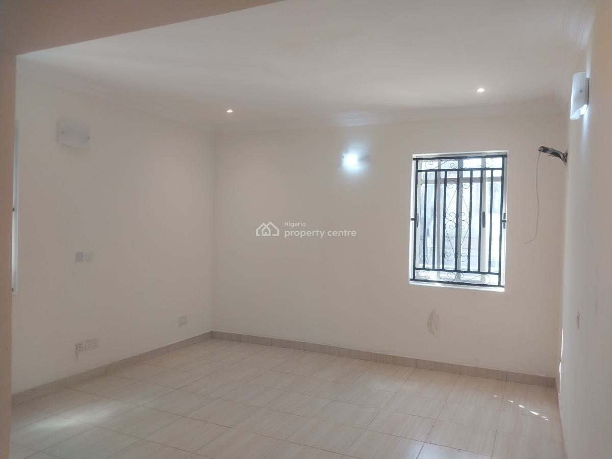 a Superb Fantastic 2 Bedroom Flat Ensuite, Close to Adekunle, Ebute Metta East, Yaba, Lagos, Flat / Apartment for Rent