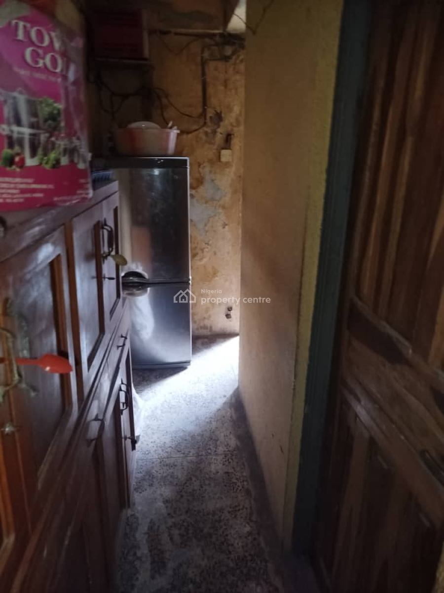 Lovely Decent Executive 3bedroom (old House), Lagos Island, Lagos, Flat / Apartment for Rent