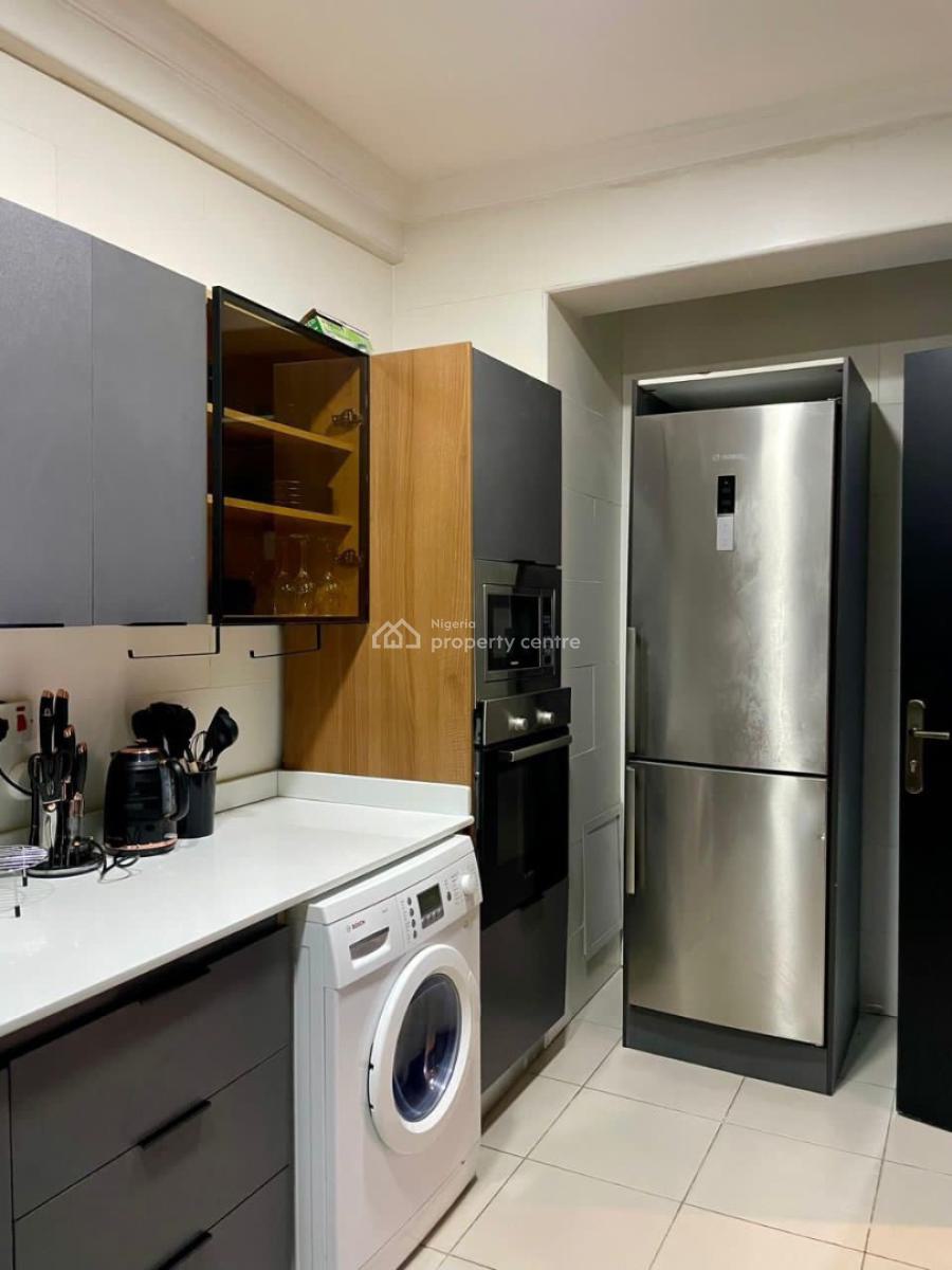 Cozy 3 Bedroom Apartment, 3mins Drive to Ikoyi Club, Ikoyi, Lagos, Flat / Apartment Short Let