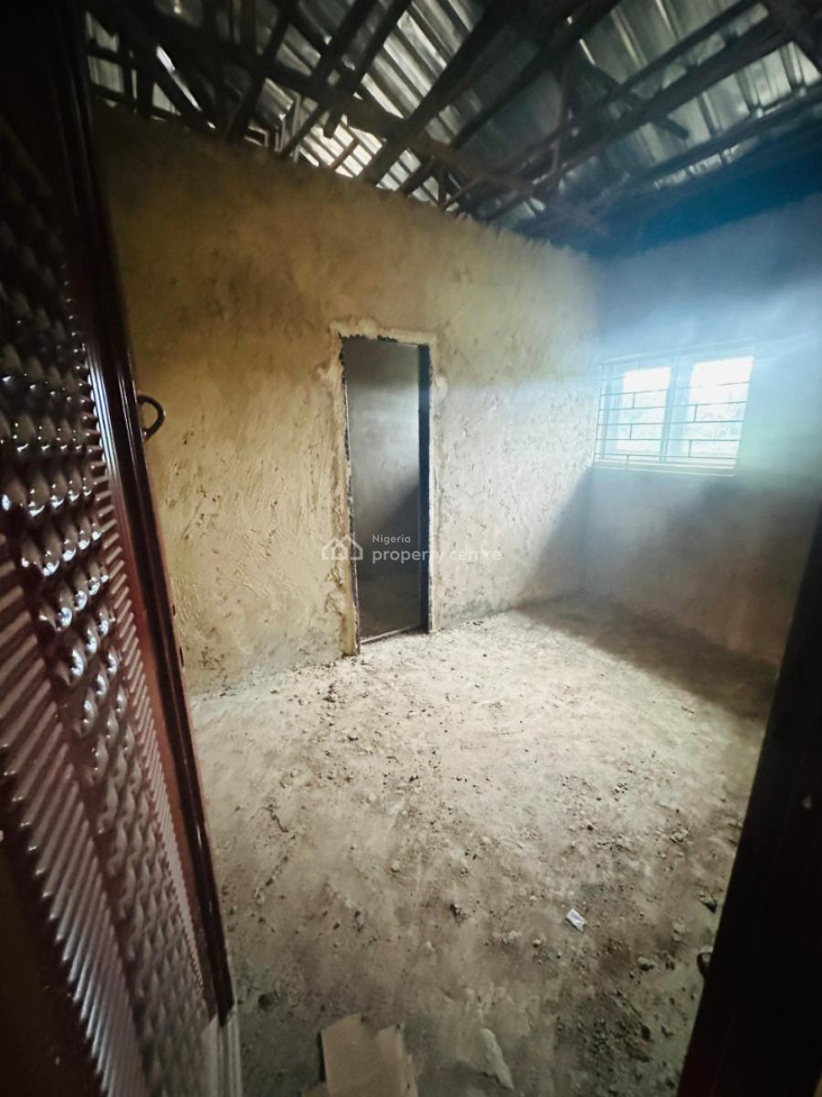 Distress 4 Units of 2 Bedroom Apartment, Ikorodu, Lagos, Flat / Apartment for Sale