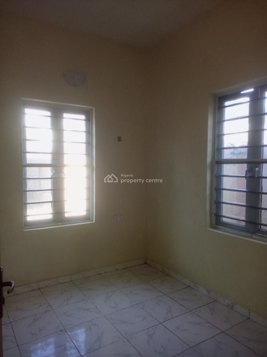 Clean Mini Flat, Bucknor Estate, Isolo, Lagos, Mini Flat (room and Parlour) for Rent