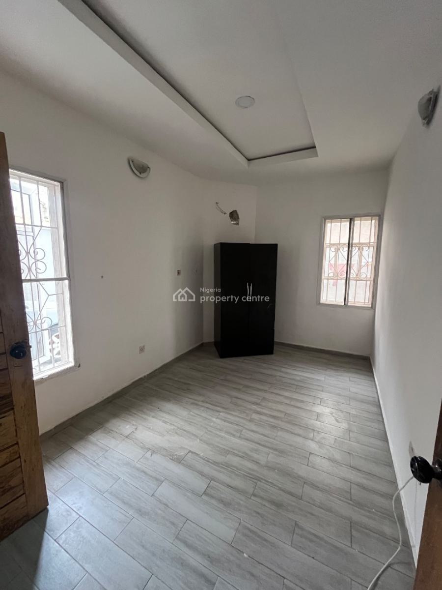 Standard 2bed Apartment Available in Ologolo, Ologolo, Lekki, Lagos, Flat / Apartment for Rent