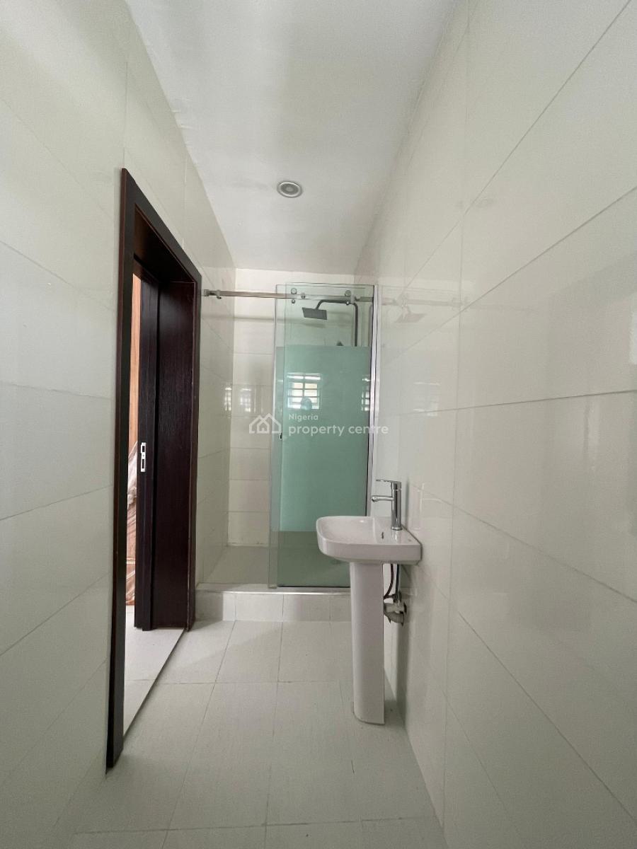 Spaciously Built 3 Bedroom Apartment, Agungi, Lekki, Lagos, Block of Flats for Sale