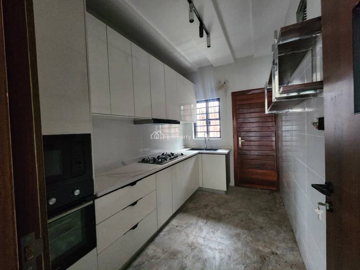 2 Bedroom Apartment with Bq, Lekki Phase 1, Lekki, Lagos, Block of Flats for Sale