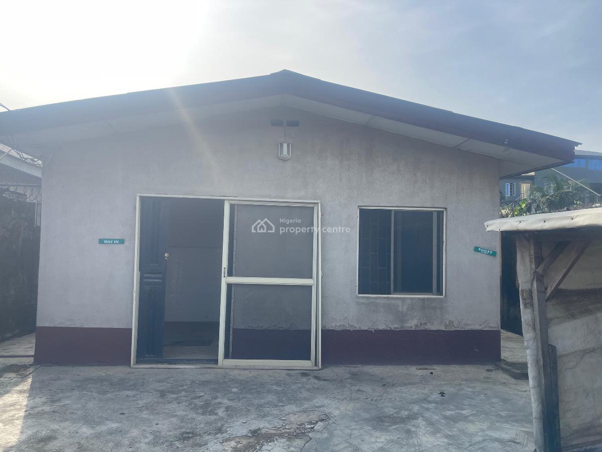 Spacious 6 Room Building, Ibeshe Road, Ibeshe, Ikorodu, Lagos, Commercial Property for Rent