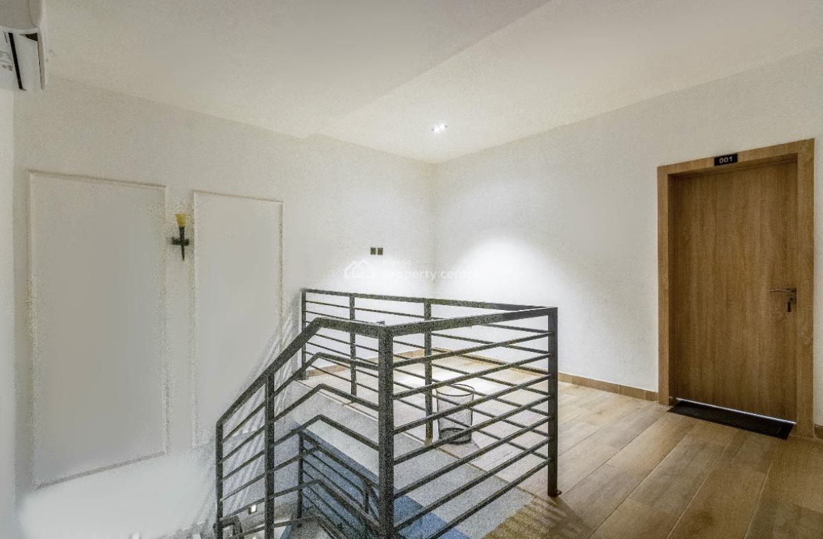 Massive 1-bedroom En-suite Facility W/ps5, Spar Road, Ikate, Lekki, Lagos, Flat / Apartment Short Let
