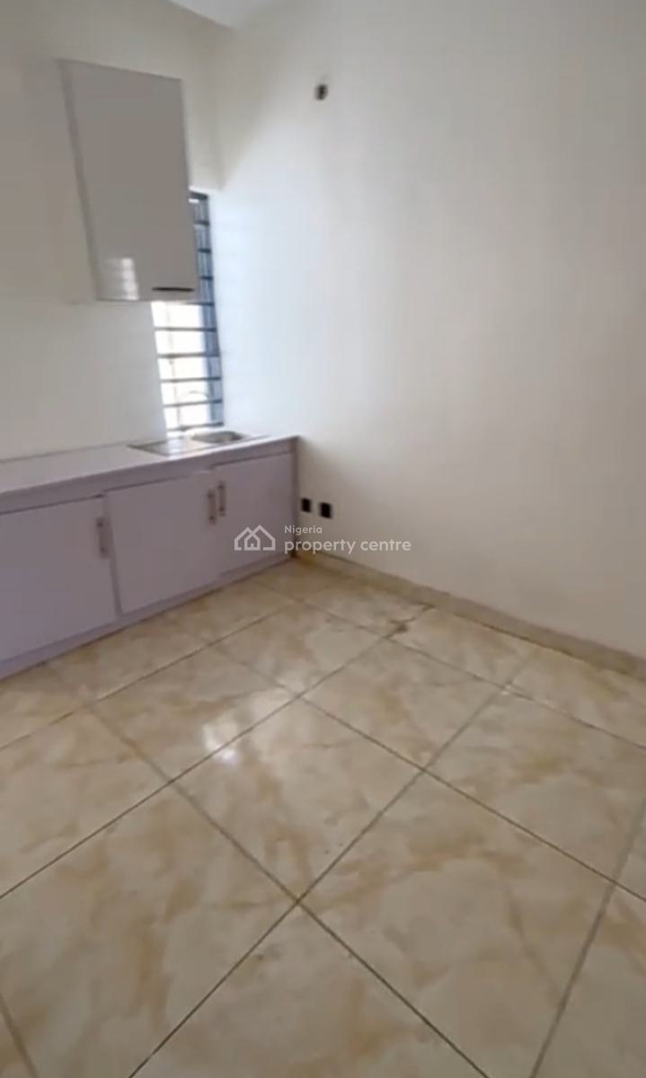 Converted 2 Bedroom Apartment  with Open Plan Kitchen, Ologolo, Lekki, Lagos, Flat / Apartment for Rent