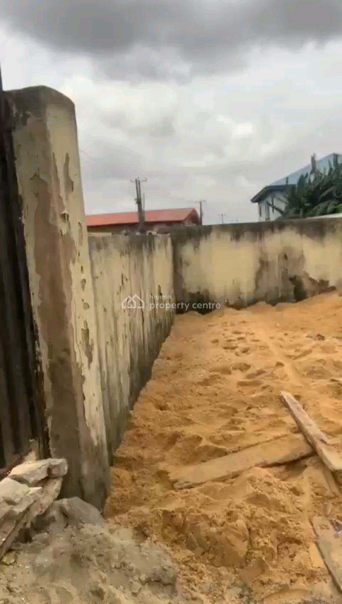 Pieces of Land at Oworoshoki, Iyana Oworo, Oworonshoki, Shomolu, Lagos, Mixed-use Land for Sale