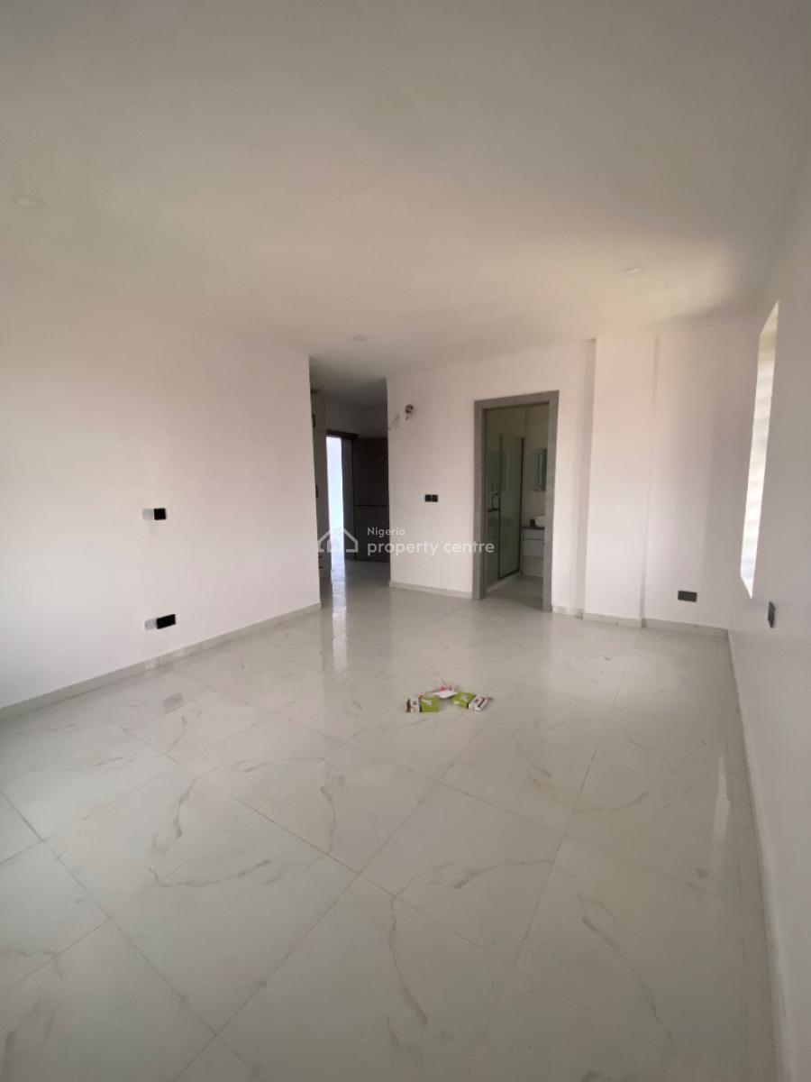 Well Built 3 Bedroom Apartment, Lekki Phase 1, Lekki, Lagos, Flat / Apartment for Sale