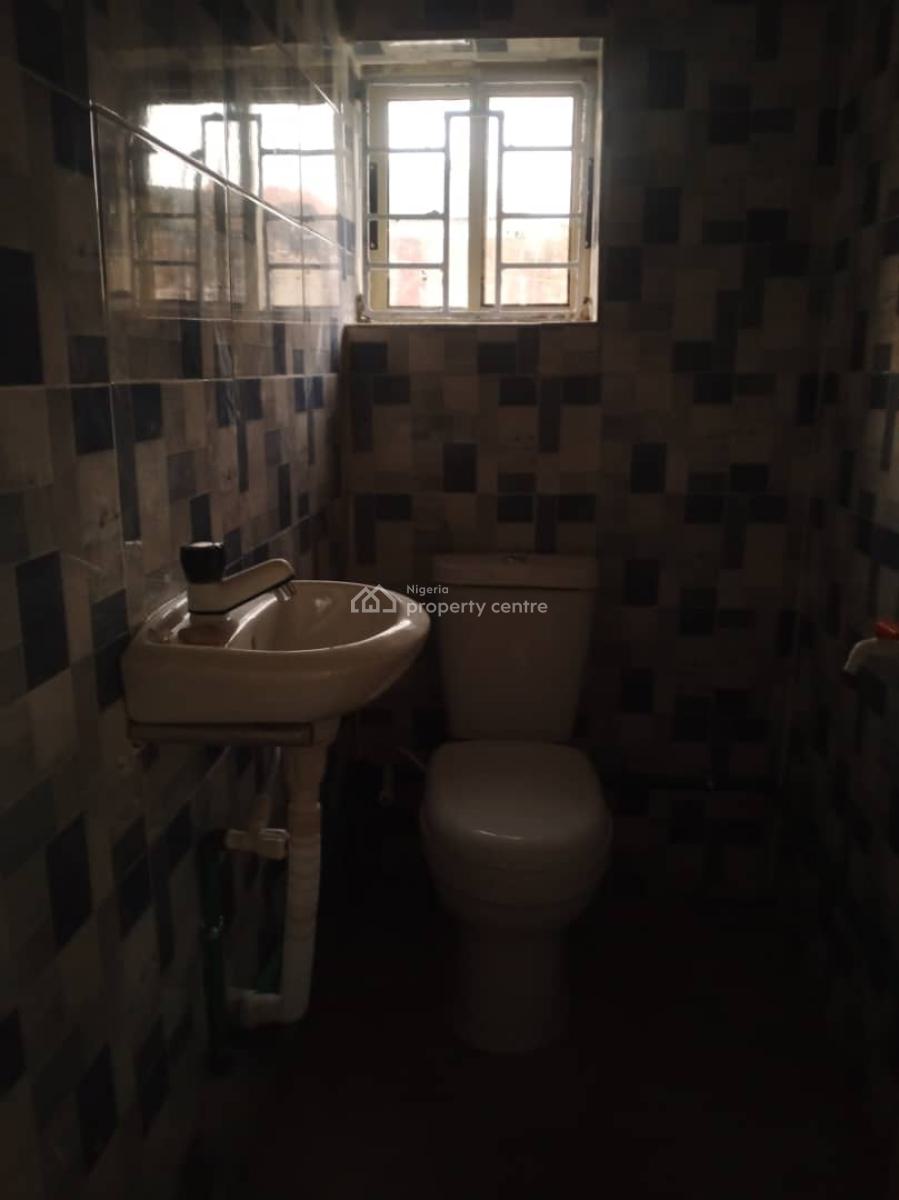 Spacious 3 Bedroom Apartment, Gra Phase 1, Magodo, Lagos, Flat / Apartment for Rent
