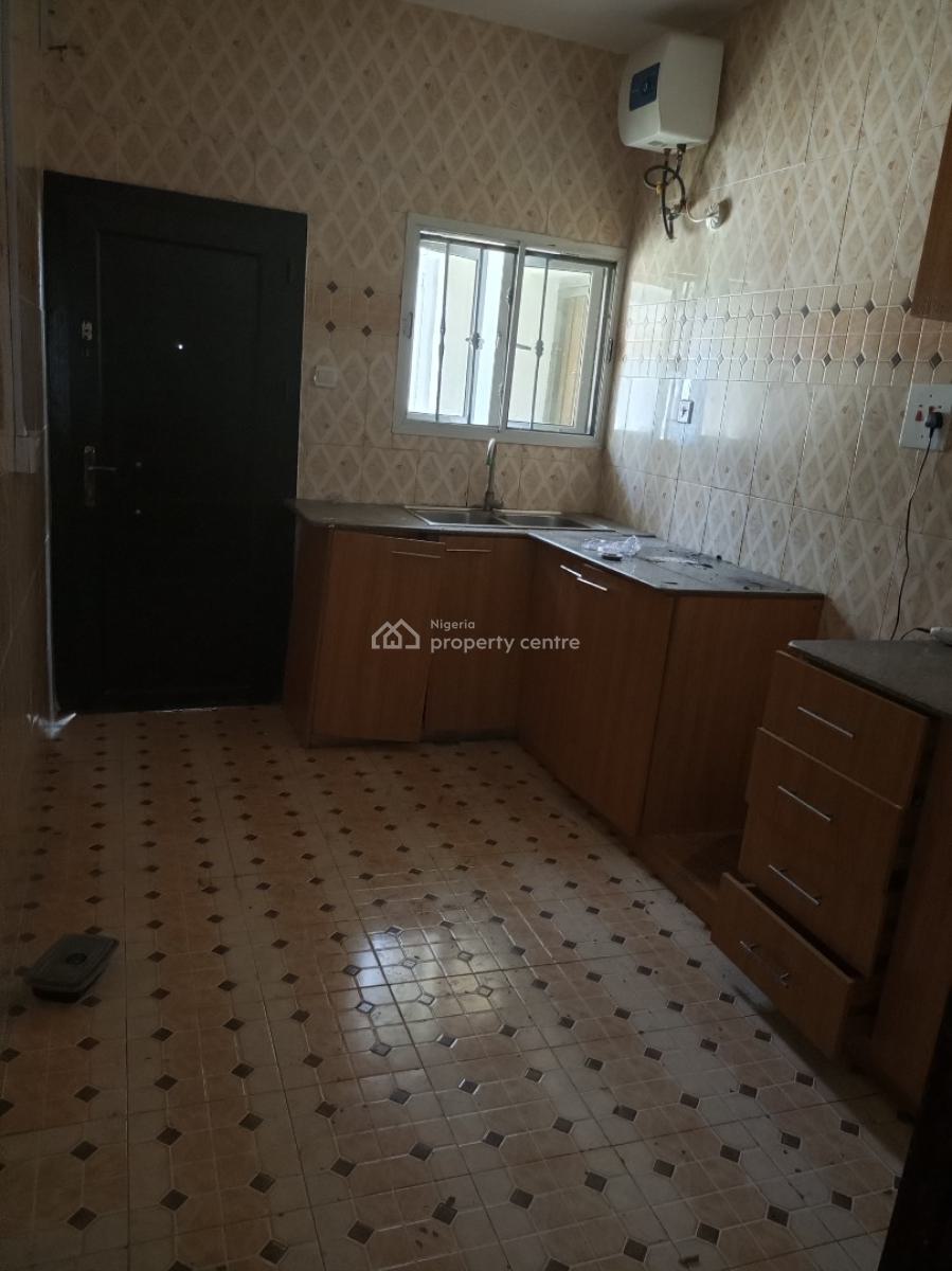 Spacious 3 Bedroom Apartment, 4 Toilets, First Floor, Ikate, Lekki, Lagos, Flat / Apartment for Rent