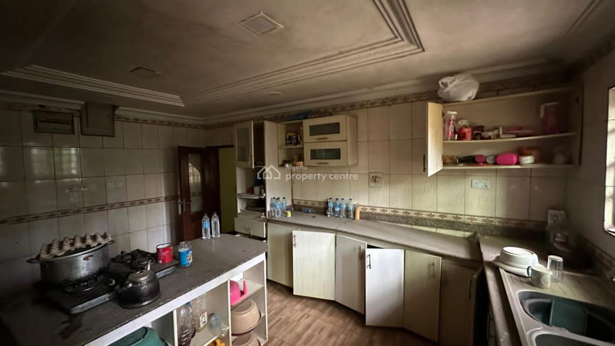5 Bedroom Flat, 2 Sitting with 4 Toilet on More Than a Full Plot, Gberigbe, Ikorodu, Lagos, Flat / Apartment for Sale