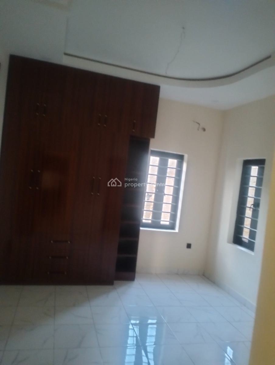 3 Bedroom Flat, Pine Crest Estate, Along Von Estate, Second Plot After The Express Way, Lugbe District, Abuja, Flat / Apartment for Rent