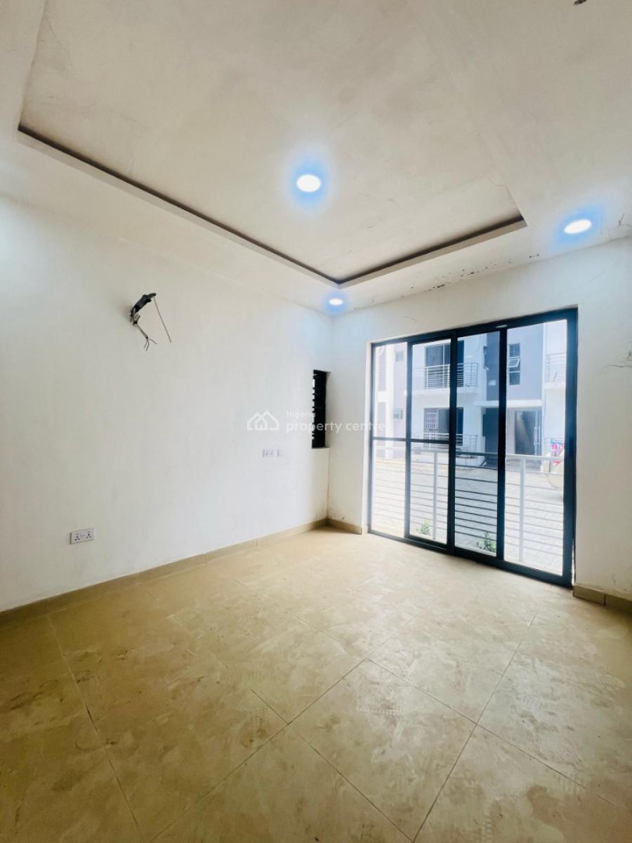 Aesthetically Pleasing 3 Bedroom Apartment with a Room Bq, Maryland, Lagos, Flat / Apartment for Sale