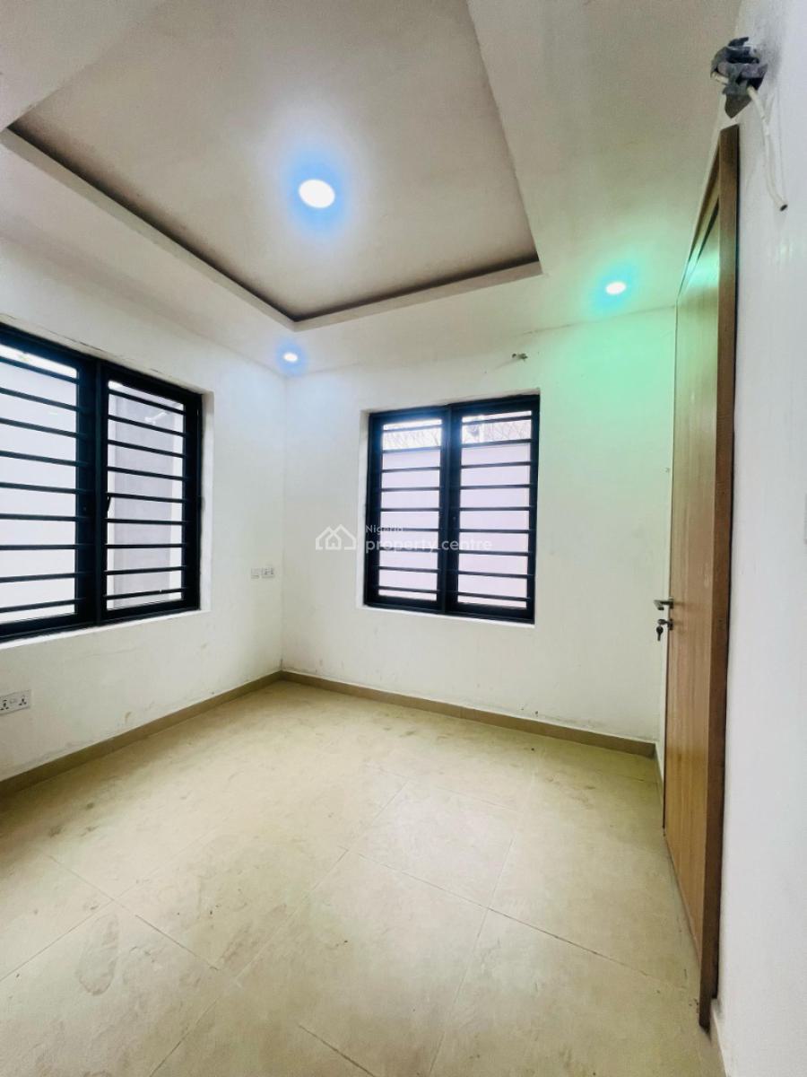 Aesthetically Pleasing 3 Bedroom Apartment with a Room Bq, Maryland, Lagos, Flat / Apartment for Sale