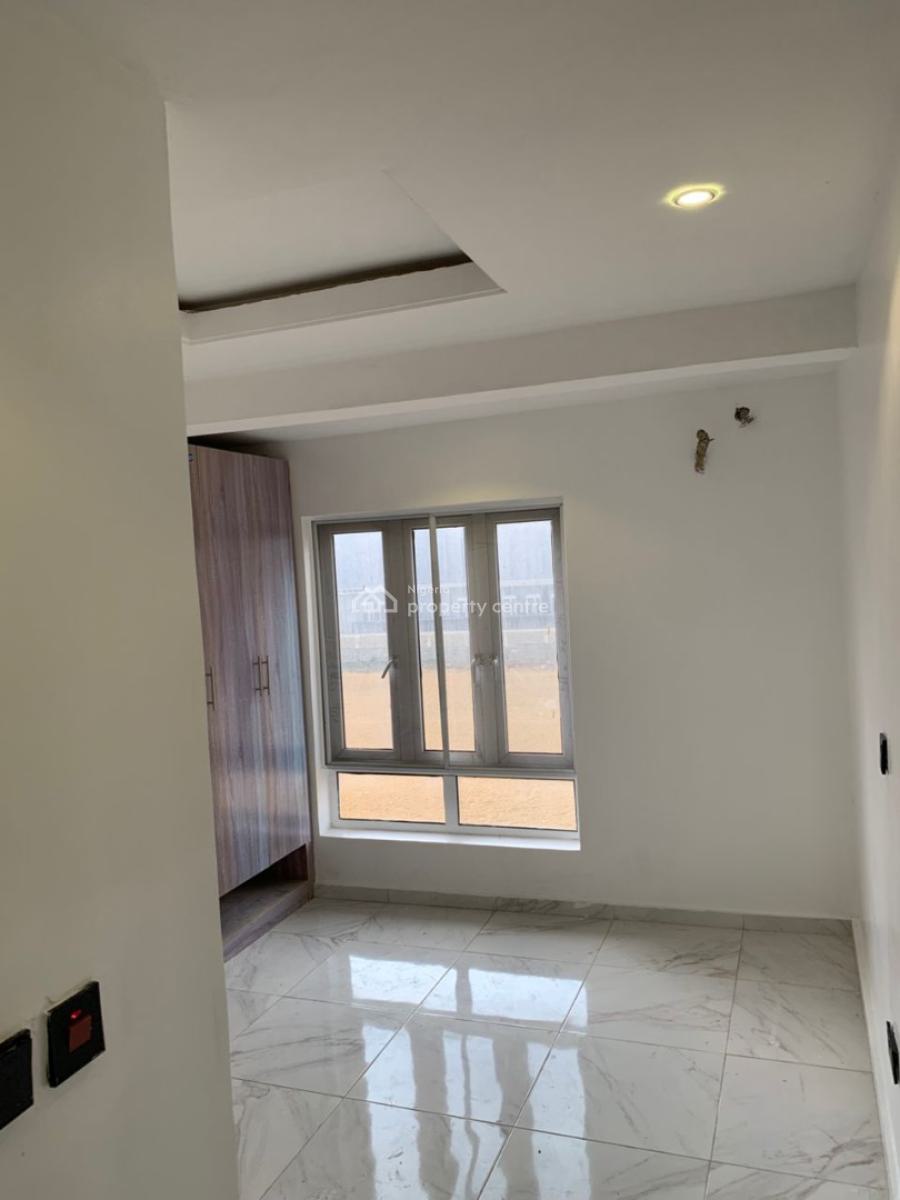 Well Maintain 3 Bedroom Apartment, Off Freedom Way, Lekki Phase 1, Lekki, Lagos, Flat / Apartment for Rent
