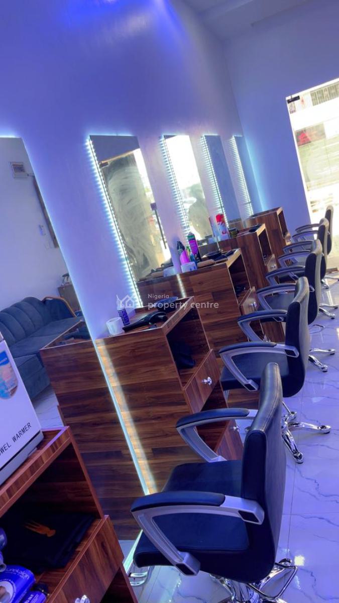 Commercial Barbing Salon, Ologolo, Lekki, Lagos, Plaza / Complex / Mall for Sale