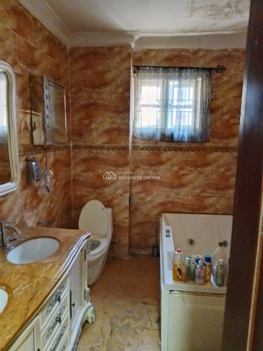 Spacious 3 Bedroom Flat Upstairs with a Room Bq, Off Freedom Way, Lekki Phase 1, Lekki, Lagos, Flat / Apartment for Rent