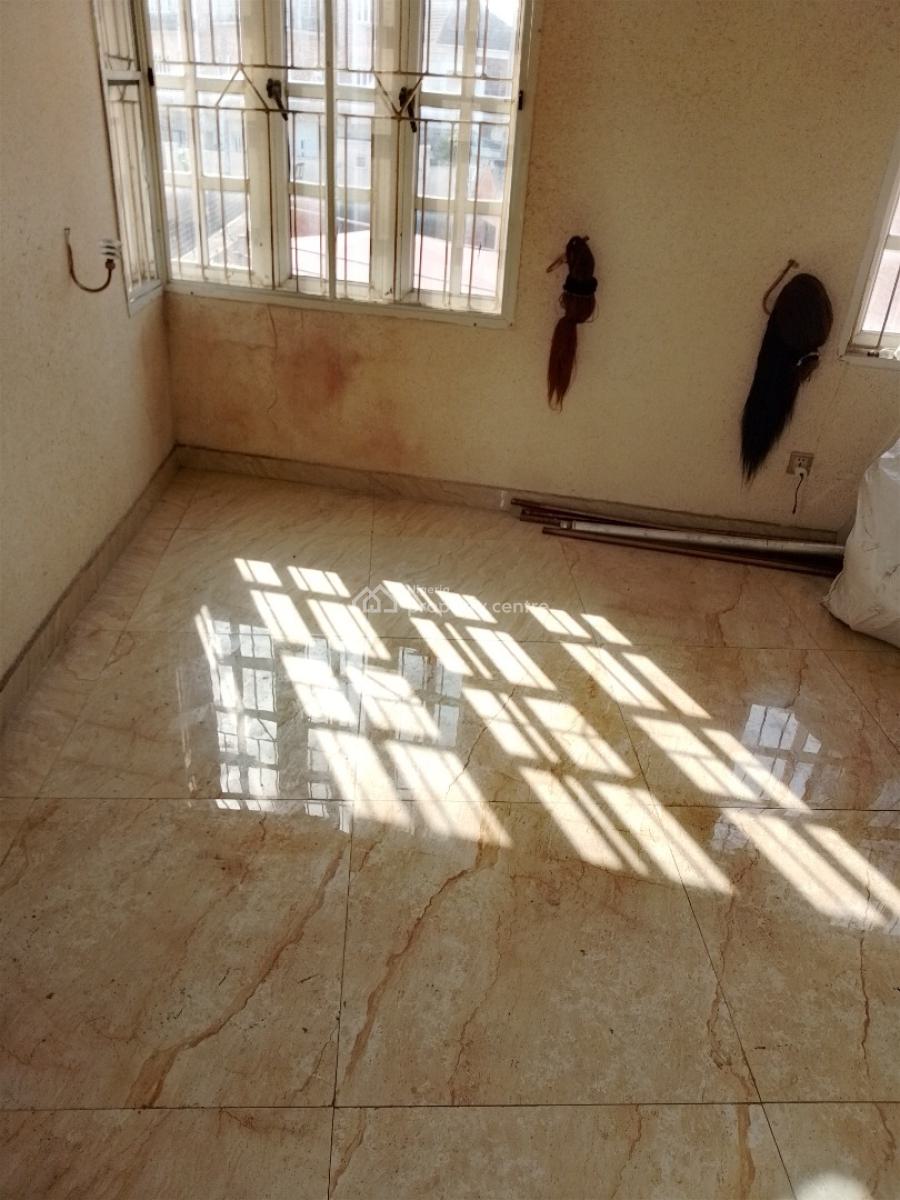 Spacious 3 Bedroom Flat Upstairs with a Room Bq, Off Freedom Way, Lekki Phase 1, Lekki, Lagos, Flat / Apartment for Rent